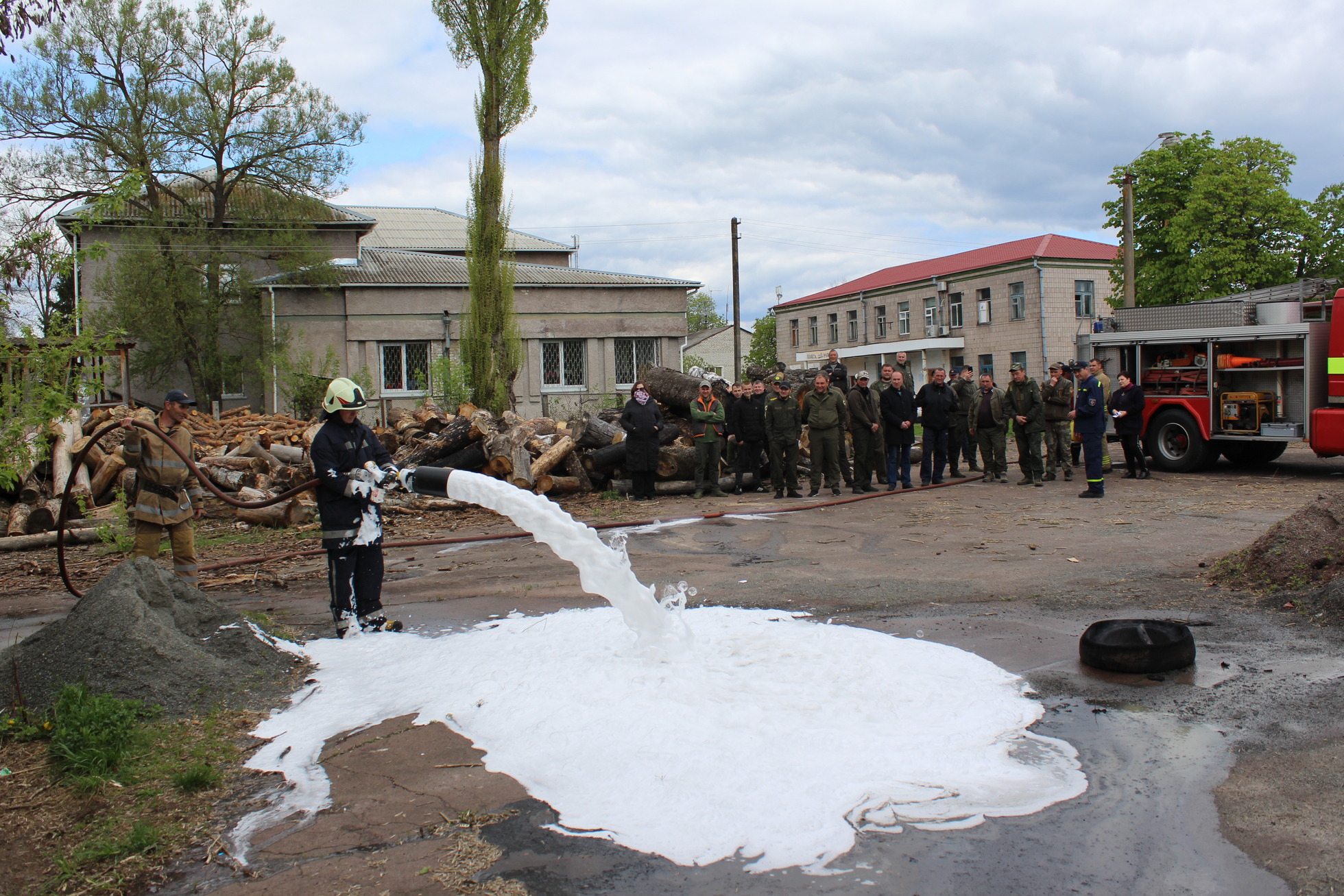 Використання піннної рідини для гасіння пожежі 2